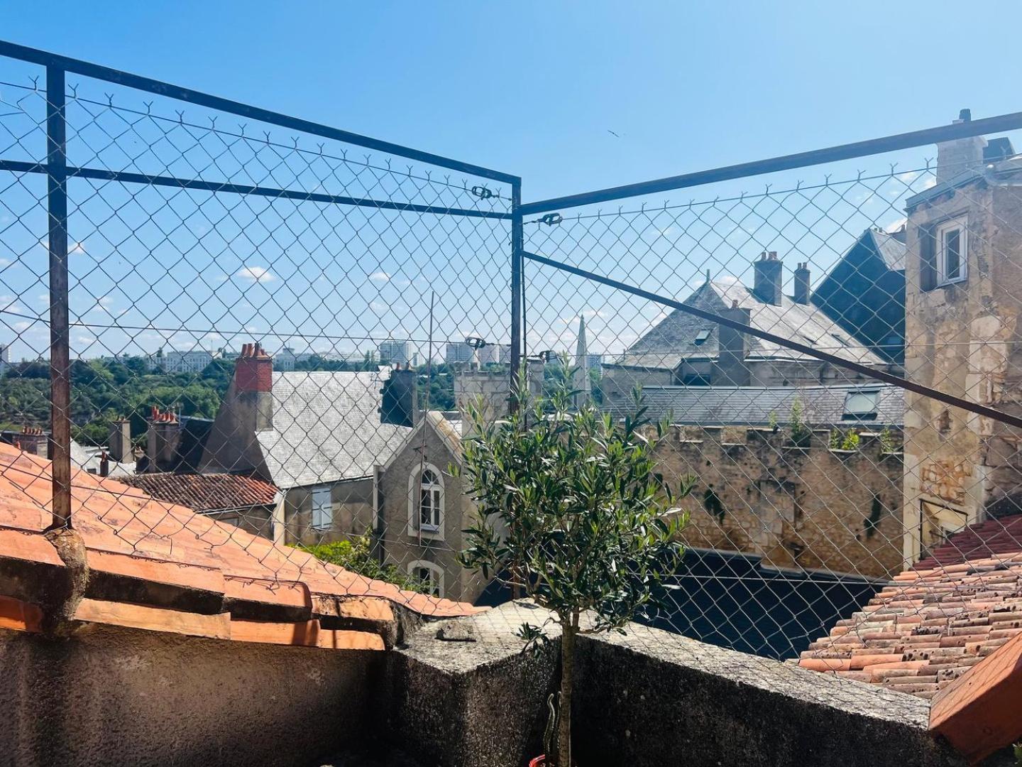 So British ! Appart Atypique Et Sa Petite Terrasse Poitiers Exterior foto